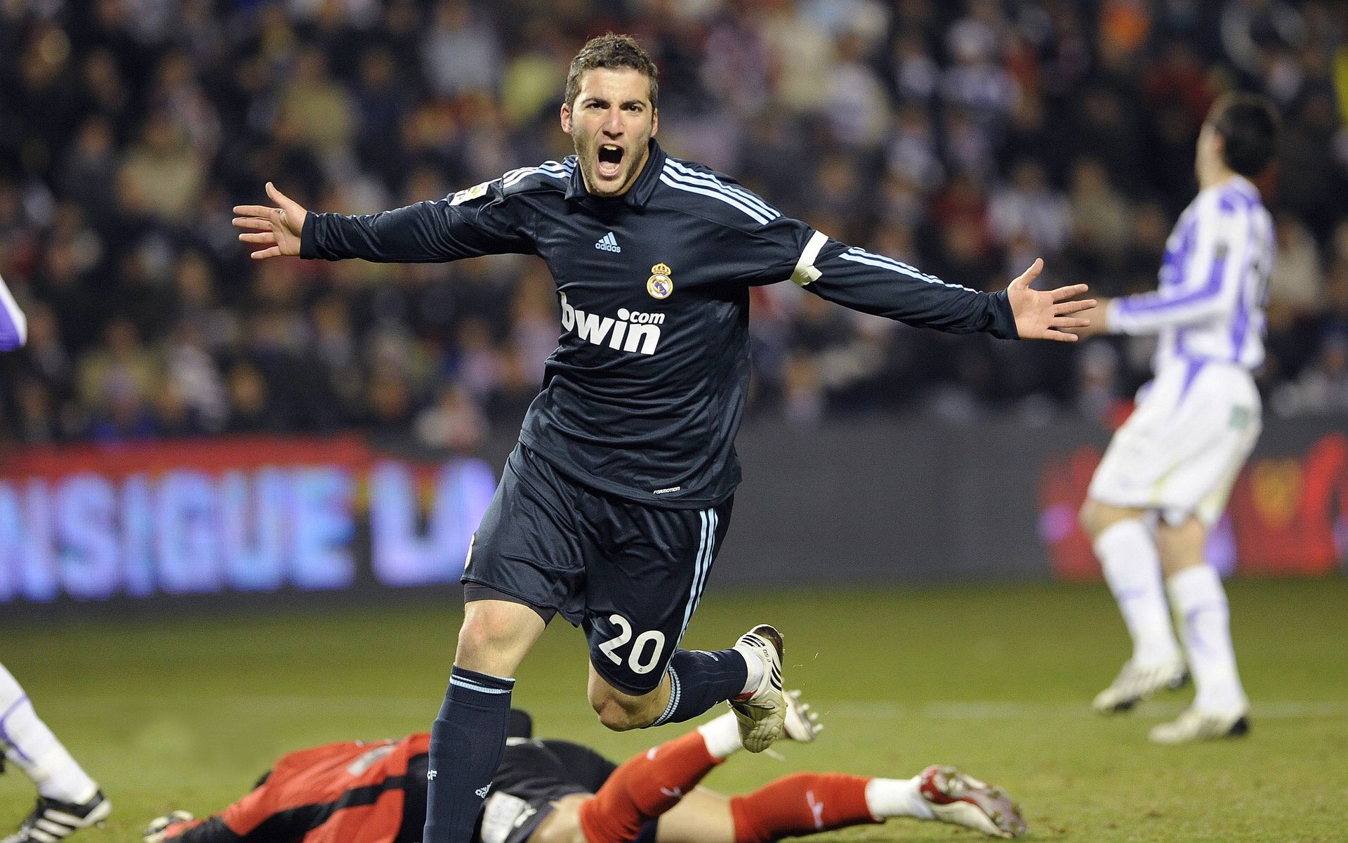 英超焦点大战：曼城逆转绝杀利物浦，悬念再升级，英超曼城vs利物浦全场回放cctv5